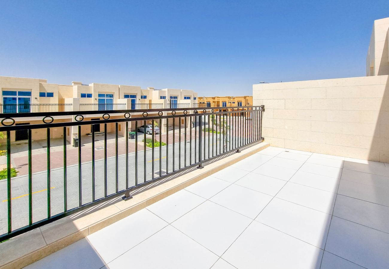 Villa in Dubai - DAMAC Hills 2 Victoria Villa | 3 bedrooms