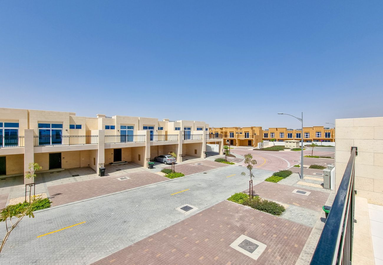 Villa in Dubai - DAMAC Hills 2 Victoria Villa | 3 bedrooms