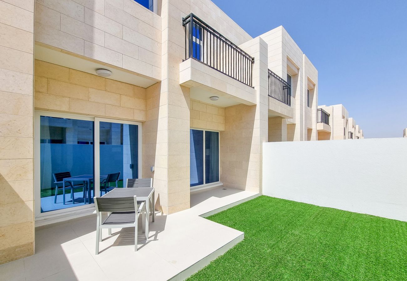 Villa in Dubai - DAMAC Hills 2 Victoria Villa | 3 bedrooms