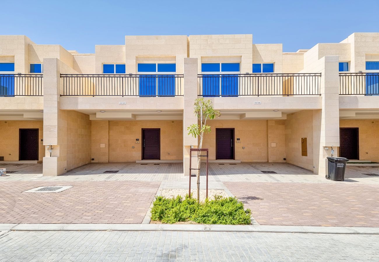 Villa in Dubai - DAMAC Hills 2 Victoria Villa | 3 bedrooms